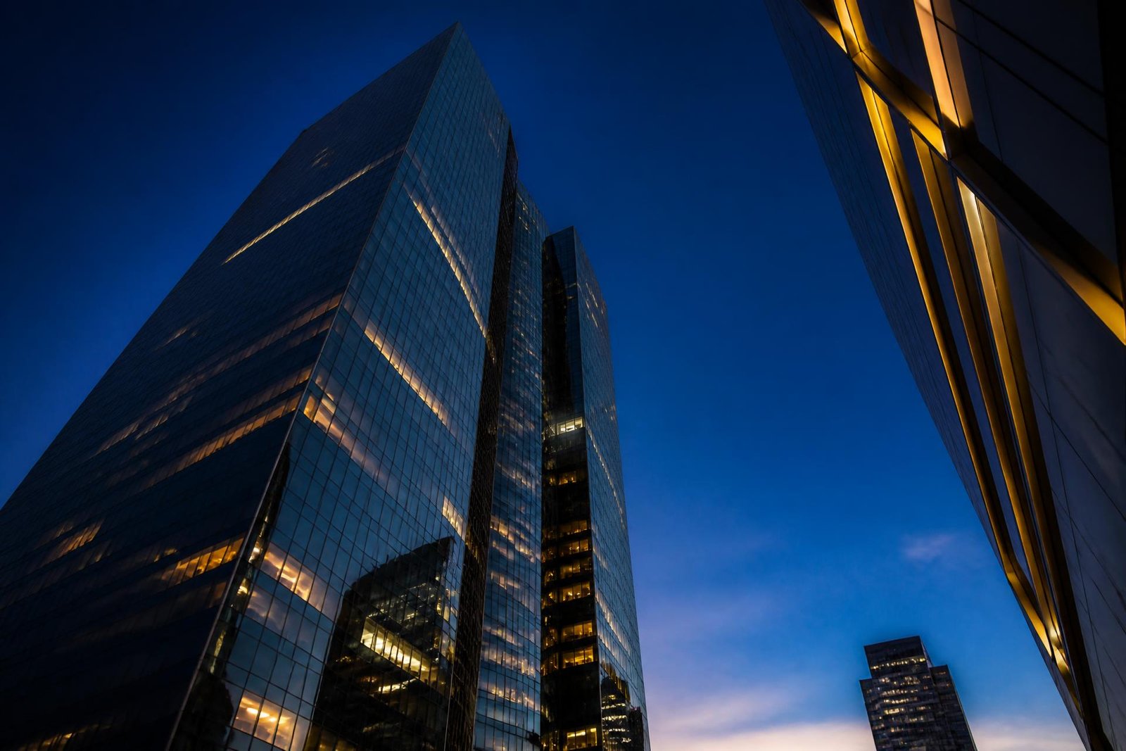 Ambiente corporativo moderno representando empresas em crescimento